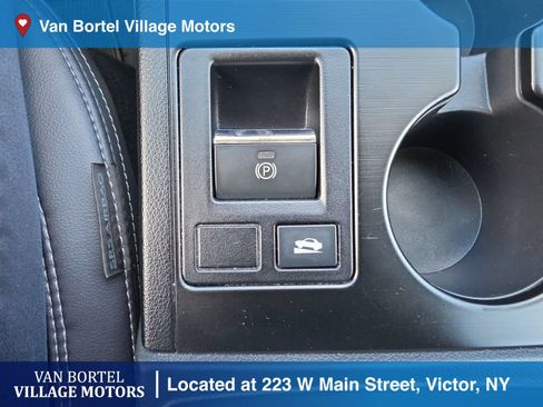 Used 2018 Subaru Legacy 3.6R Limited AWD/4WD image 23
