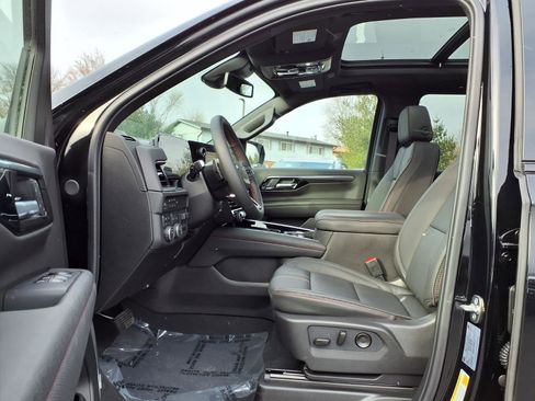 Used 2026 Chevrolet Suburban RST w/ Comfort Package image 18