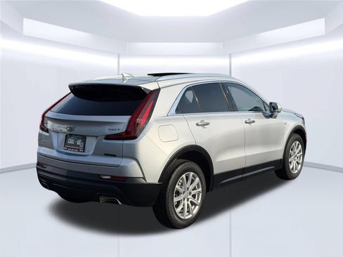 Used 2021 Cadillac XT4 Luxury w/ Cold Weather Package AWD/4WD image 5