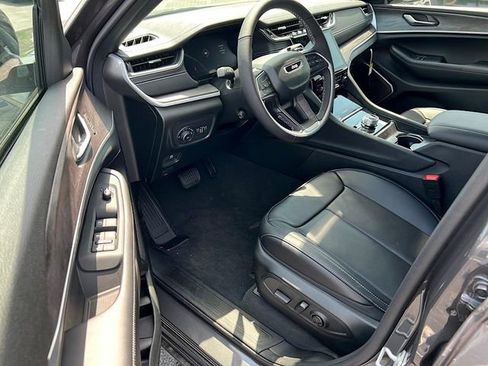 New 2025 Jeep Grand Cherokee L Limited w/ Luxury Tech Group II image 13