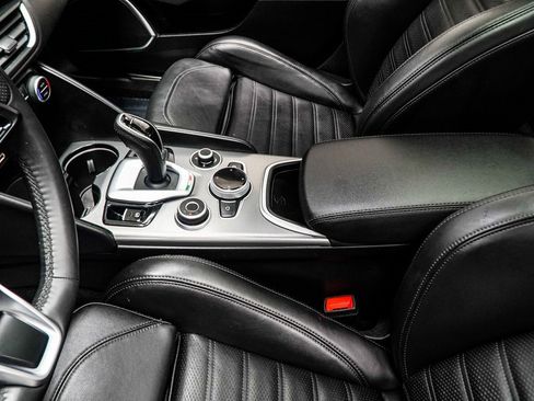 Used 2023 Alfa Romeo Giulia Veloce image 18