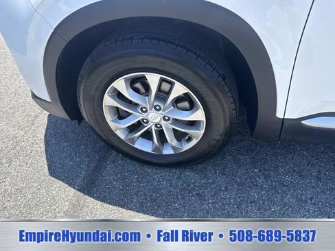 Used 2020 Hyundai Santa Fe SE AWD/4WD image 10