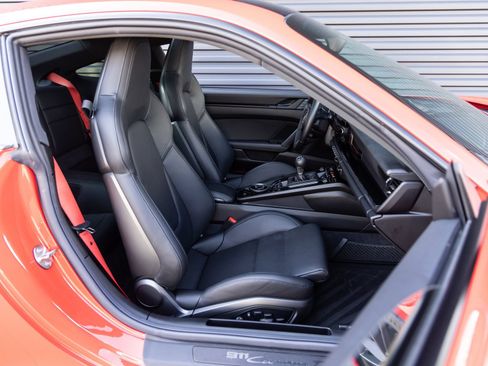 Certified 2024 Porsche 911 Carrera T RWD image 31