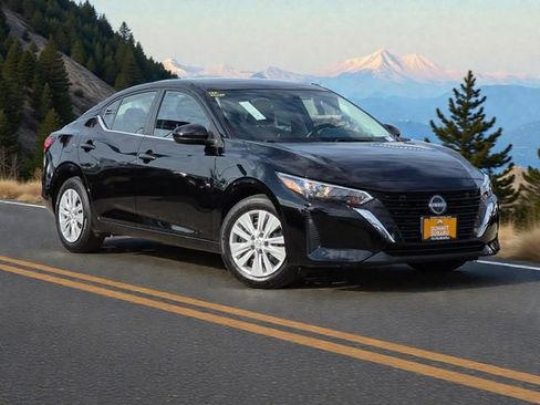 Used 2025 Nissan Sentra S image 2