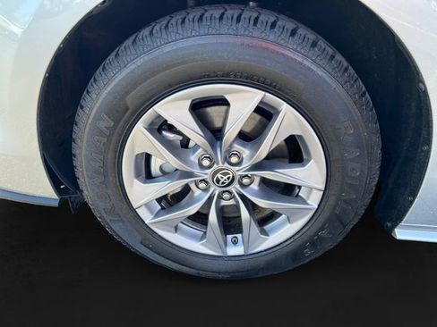 Certified 2023 Toyota Sienna XLE image 11