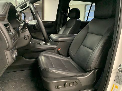 Used 2022 Chevrolet Tahoe Z71 w/ Luxury Package AWD/4WD image 9