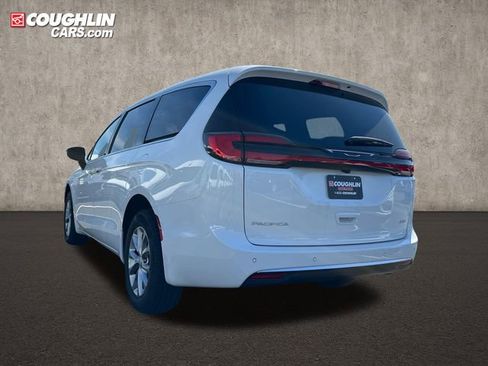 New 2027 Chrysler Pacifica Select AWD/4WD image 7