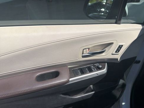 Used 2024 Toyota Sienna Platinum FWD image 6