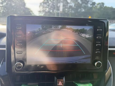 Used 2020 Toyota Corolla LE FWD image 25