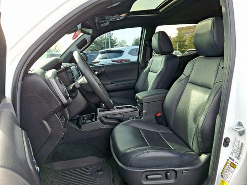 Certified 2022 Toyota Tacoma TRD Off-Road image 13