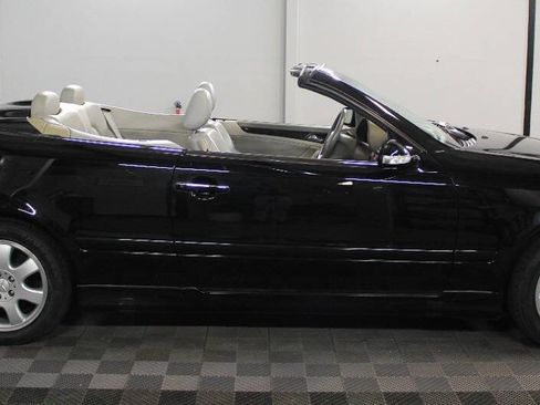 Used 2001 Mercedes-Benz CLK 320 Cabriolet image 2