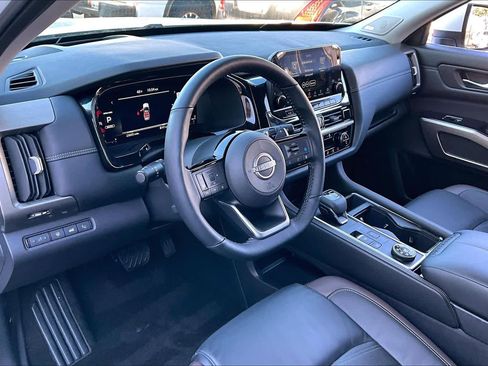 Used 2024 Nissan Pathfinder Platinum w/ Cargo Package image 15