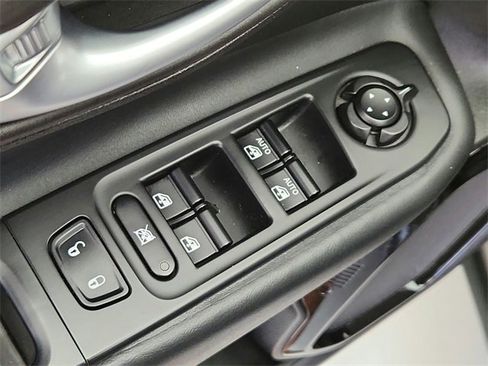 Used 2016 Jeep Renegade Latitude image 13