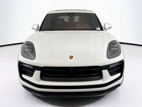 Certified 2025 Porsche Macan AWD/4WD image 6
