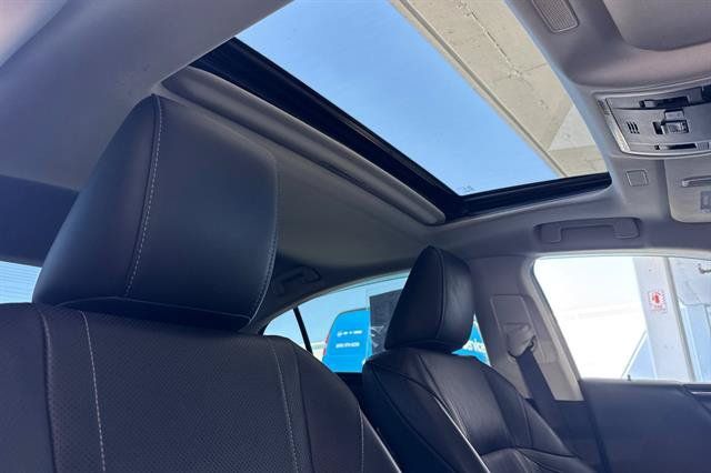 Used 2021 Lexus ES 300h w/ Accessory Package FWD image 16