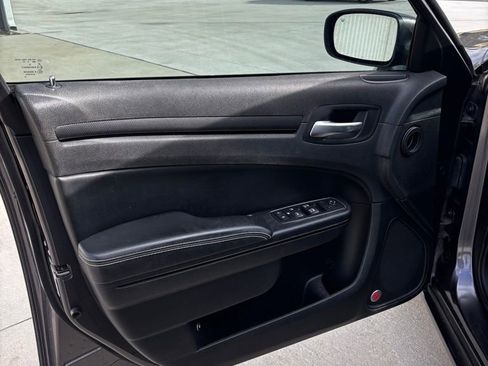 Used 2015 Chrysler 300 S image 8