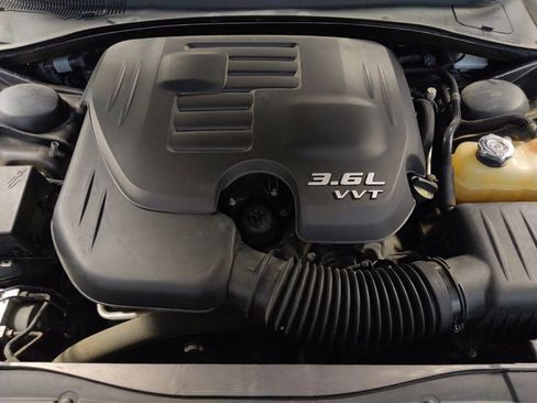 Used 2018 Chrysler 300 S image 30