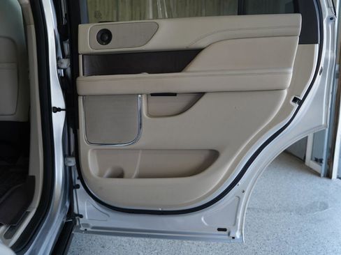 Used 2018 Lincoln Navigator Reserve w/ Technology Package image 37