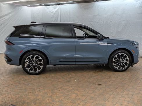 Certified 2025 Lincoln Nautilus Reserve image 10