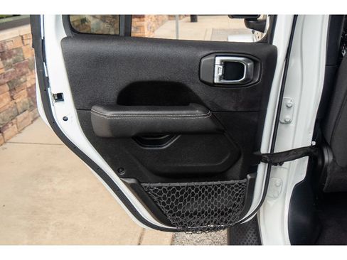 Used 2020 Jeep Gladiator Overland w/ Safety Group AWD/4WD image 18
