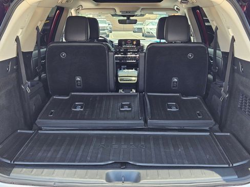 Used 2025 Nissan Pathfinder SL w/ SL Premium Package FWD image 30