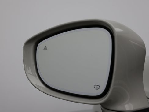 Used 2021 Chrysler Pacifica Limited w/ Uconnect Theater Family Group FWD image 18