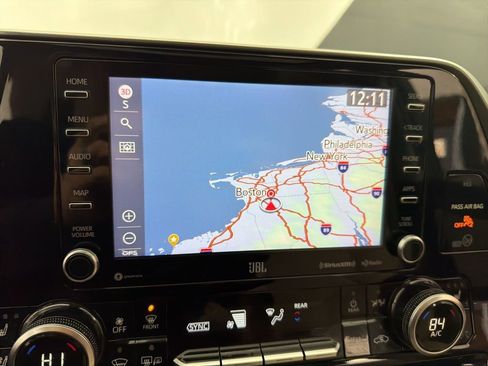 Used 2021 Toyota Highlander Limited image 16