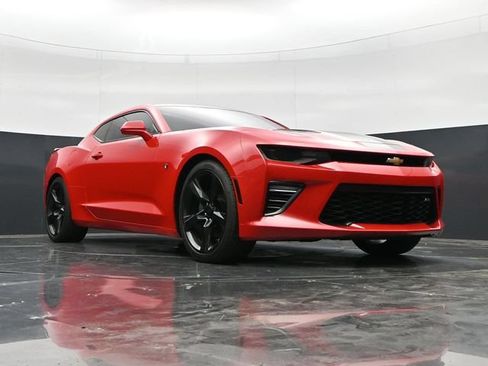Used 2018 Chevrolet Camaro SS RWD image 38