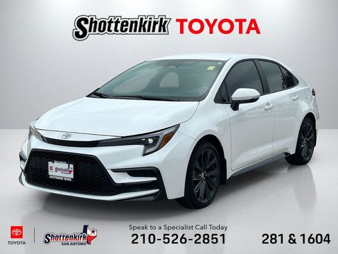 Certified 2026 Toyota Corolla SE w/ SE Package FWD image 1