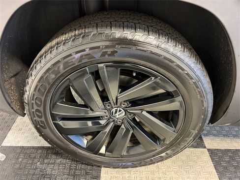 Certified 2023 Volkswagen Atlas Cross Sport SE image 15
