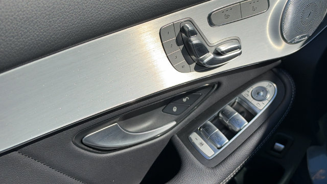 Used 2019 Mercedes-Benz GLC 300 4MATIC image 25
