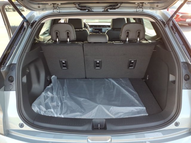 New 2027 Chevrolet Bolt LT w/ Dual Panel Sunroof Package FWD image 11