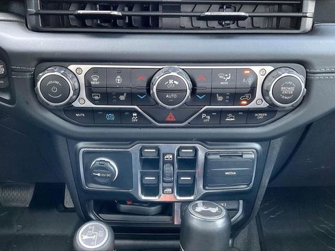 Used 2024 Jeep Wrangler High Altitude image 19