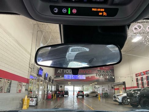 Used 2024 Chevrolet Malibu LT image 18