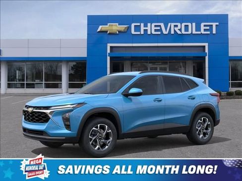 New 2026 Chevrolet Trax LT w/ Driver Confidence Package FWD image 2