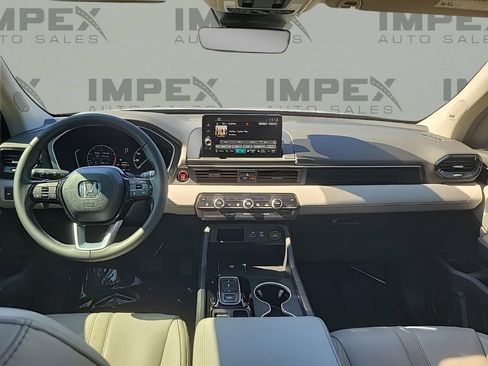 Used 2024 Honda Pilot Touring image 14