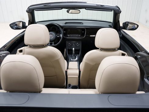 Used 2013 Volkswagen Beetle 2.5 image 23