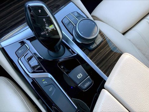 Used 2020 BMW 530i xDrive 530i xDrive w/ Premium Package image 34