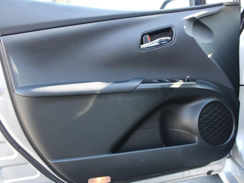Used 2017 Toyota Prius Prime Premium w/ Preferred Accessory Package FWD image 16