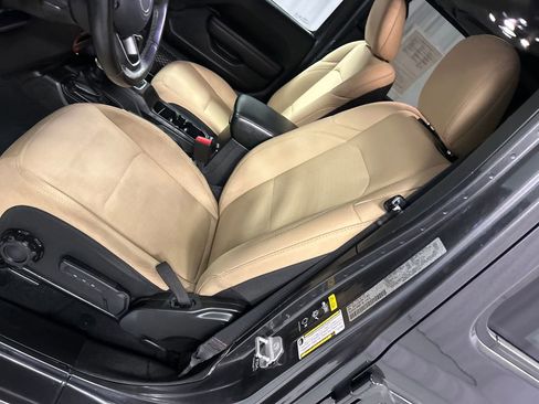 Used 2022 Jeep Gladiator Willys image 12