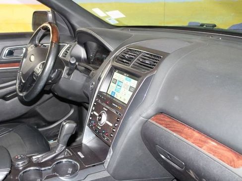 Used 2017 Ford Explorer Platinum AWD/4WD image 10