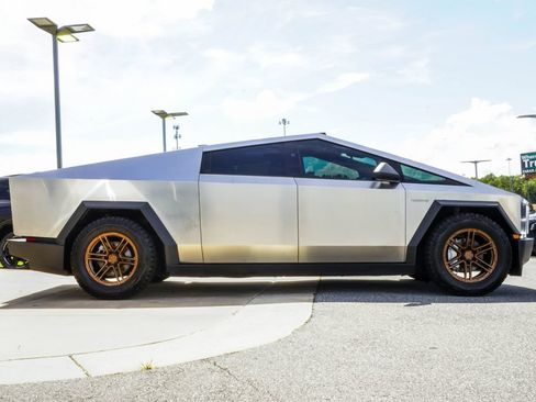 Used 2024 Tesla Cybertruck Cyberbeast AWD/4WD image 6