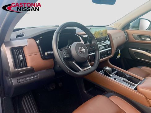 Used 2024 Nissan Pathfinder Platinum w/ Cargo Package image 11