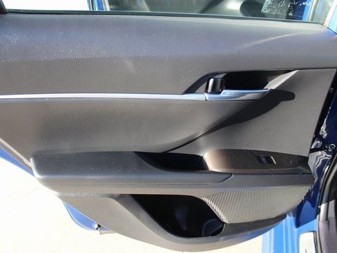 Used 2023 Toyota Camry SE image 19