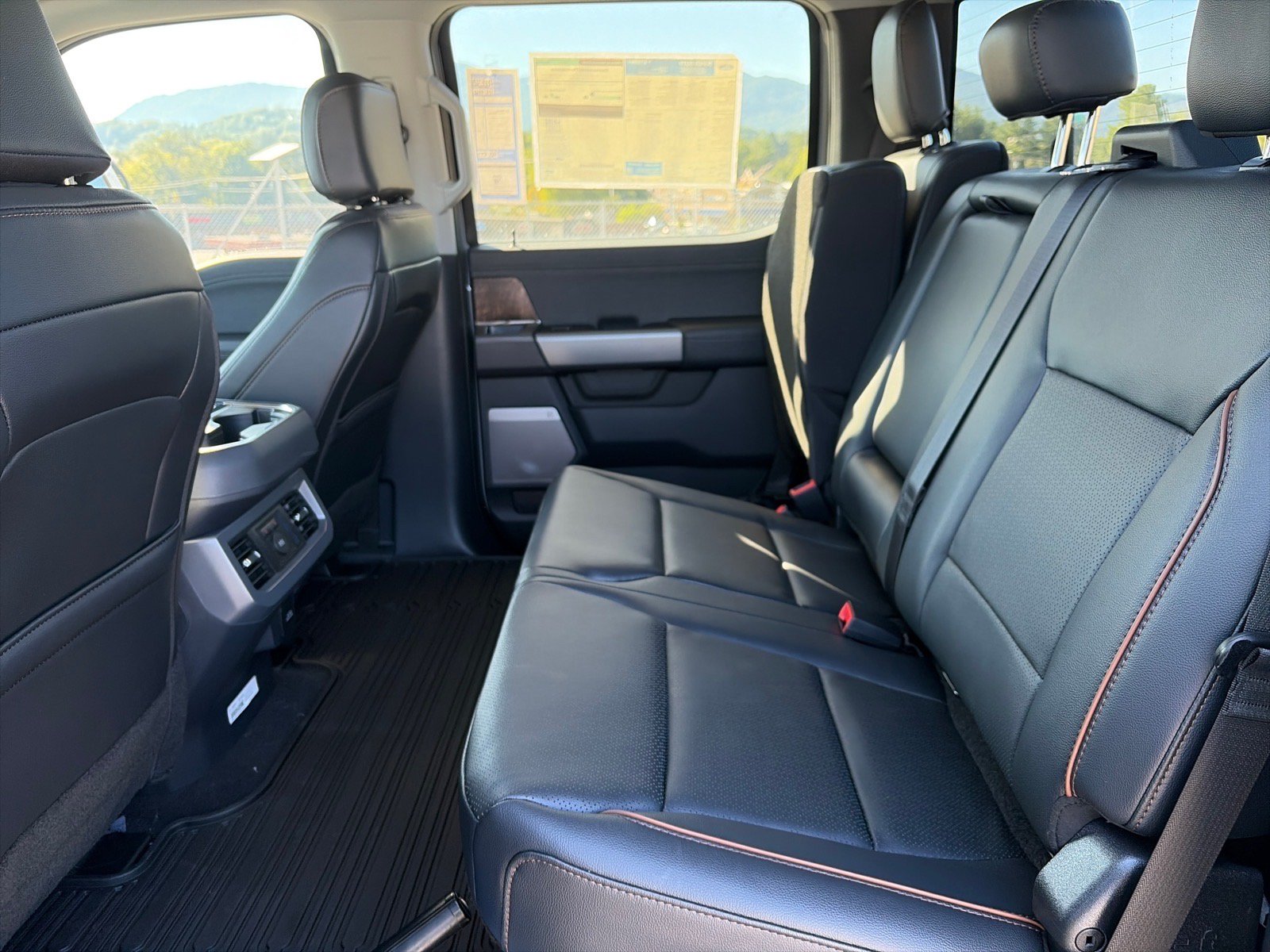 New 2026 Ford F250 Lariat w/ Black Appearance Package AWD/4WD image 18