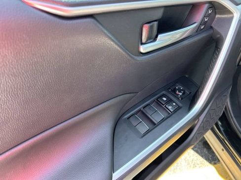 Used 2021 Toyota RAV4 XLE Premium AWD/4WD image 31