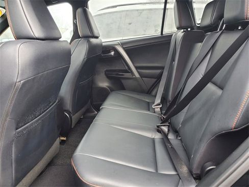 Used 2016 Toyota RAV4 SE image 9