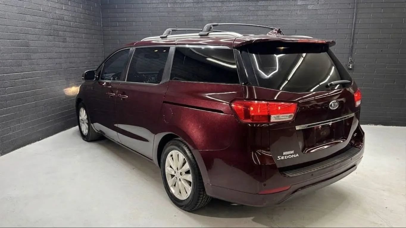 Used 2018 Kia Sedona EX FWD image 4
