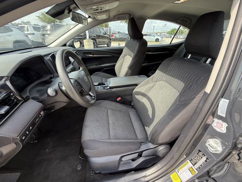 Used 2025 Toyota Camry LE image 32