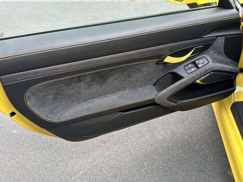 Certified 2016 Porsche Boxster Spyder RWD image 18